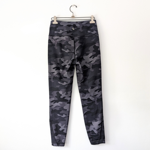 LOLË High-waisted Black Camouflage Leggings In Size Small - Picture 1 of 8